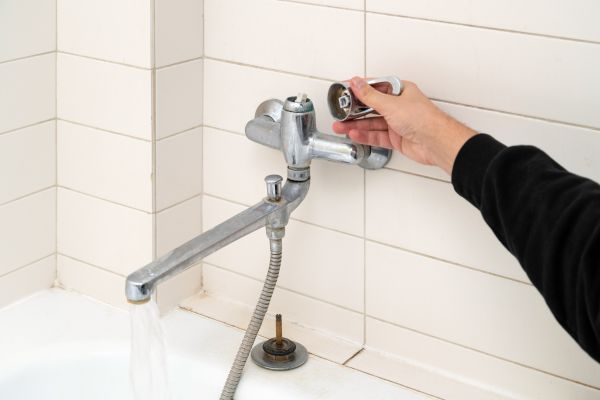 Cost of Leaky Bathtub Repair in Lees Summit